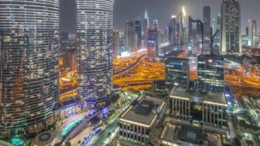 Fütürist Dubai Şehir Merkezi ve Finans Bölgesi gökyüzü tüm gece boyunca zaman çizelgesi.