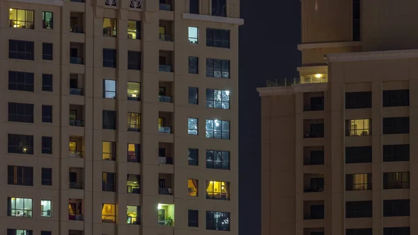 Vista Noturna Apartamento Exterior Edifícios Coloridos Timelapse Arranha Céus Alta — Fotografia de Stock