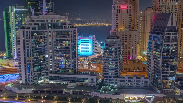 Dubai Marina Gökdelenleri Lüks Binaları Olan Jbr Bölgesi Gece Uçuşları — Stok fotoğraf