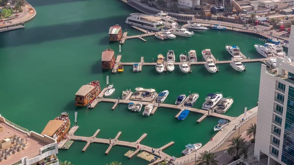 Muitos Iates Barcos Estão Estacionados Porto Aéreo Timelapse Dubai Marina — Fotografia de Stock