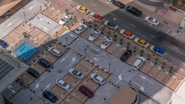 Luftaufnahme Von Autos Überfüllten Parkplatz Der Nähe Von Mehrfamilienhäusern Zeitraffer — Stockfoto