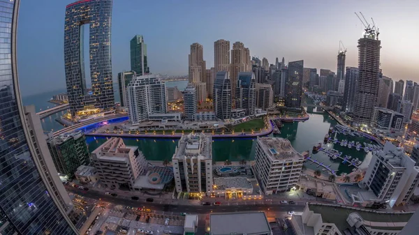 Panorama Dubai Marina Con Barcos Yates Aparcados Puerto Rascacielos Iluminados —  Fotos de Stock