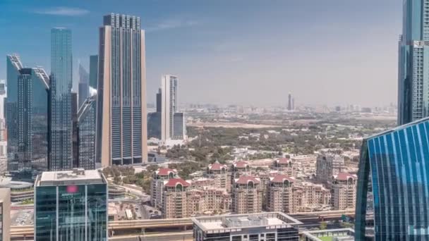 未来主义的迪拜市中心和金融区天际线空中飞行时间. — 图库视频影像