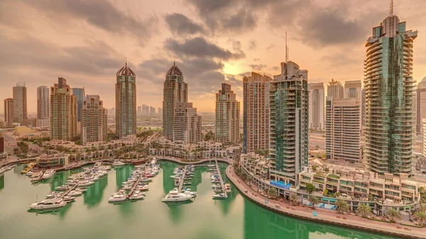 Wschód Słońca Nad Luksusową Dzielnicą Turystyczną Dubai Marina Drapaczami Chmur — Zdjęcie stockowe