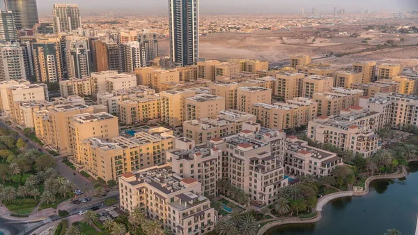 Flachbauten Greens District Und Wolkenkratzer Barsha Heights District Zeitraffer Dubais — Stockfoto