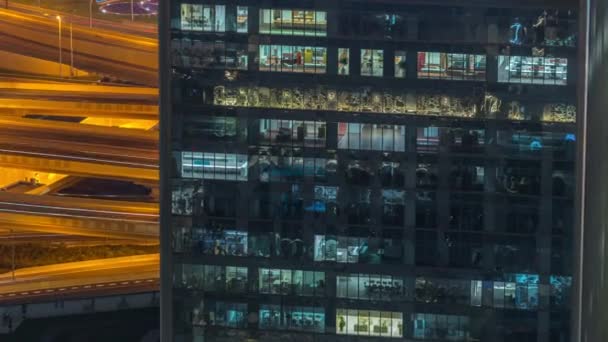 Außenansicht Von Fenstern Büros Eines Hochklassigen Gebäudes Zeitraffer Der Nacht — Stockvideo