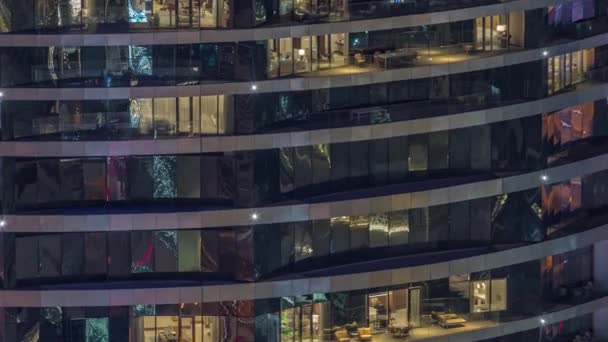 Vista Exterior Janelas Apartamentos Edifício Classe Alta Noite Timelapse Luzes — Vídeo de Stock