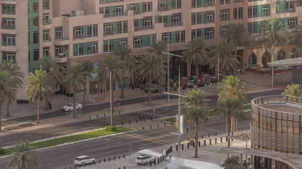 Зайнятий Рух Дорозі Дубаї Центрі Повітряного Таймелапсу Ходить Бульварі Пальмами — стокове фото