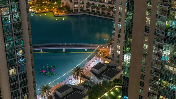 Dubajské Kašny Pěší Zónou Kolem Letecké Noční Pohled Mezi Mrakodrapy — Stock fotografie