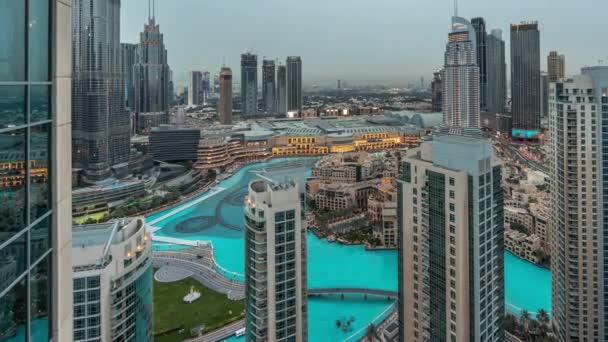 Dubai Centro Con Fuentes Arquitectura Futurista Moderna Antena Día Noche — Vídeos de Stock