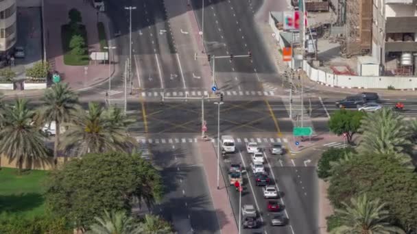 Der Verkehr Auf Einer Straßenkreuzung Barsha Heights Und Greens District — Stockvideo