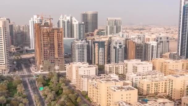 Небоскрёбы Районе Барша Хайтс Малоэтажные Здания Зеленом Районе Дубайский Горизонт — стоковое видео