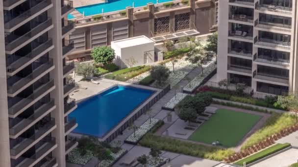 Zona Relax Tra Grattacieli Con Piscine Lettini Nel Centro Dubai — Video Stock