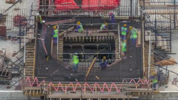 새로운 이슬람 강화와 콘크리트는 꼭대기에 노동자들 일한다 바이의 비즈니스 — 비디오