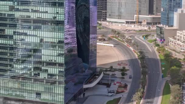 Business Bay Dubai Wolkenkrabbers Met Verkeer Een Kruispunt Luchtfoto Timelapse — Stockvideo