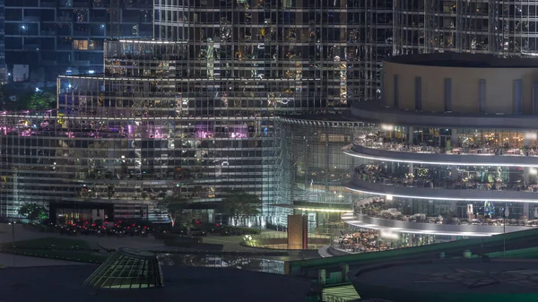 Centro Commerciale Esterno Con Reastaurants Sui Balconi Notte Timelapse Dubai — Foto Stock