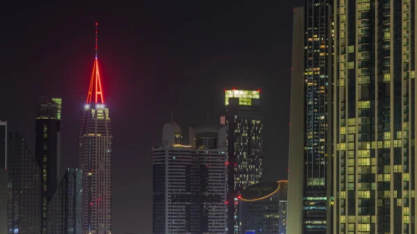 Σειρά Από Ψηλά Κτίρια Φώτα Αναβοσβήνει Γύρω Sheikh Zayed Road — Φωτογραφία Αρχείου