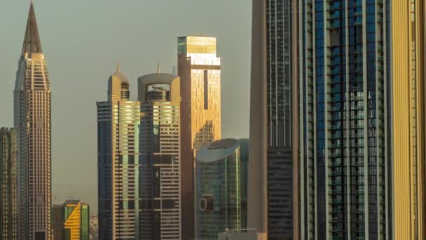 Sol Refletido Edifícios Altos Torno Sheikh Zayed Road Difc Distrito — Vídeo de Stock