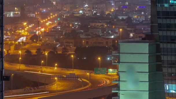从上空俯瞰迪拜市的天桥和许多公寓楼的交通情况 商业湾区附近的豪华别墅 — 图库视频影像