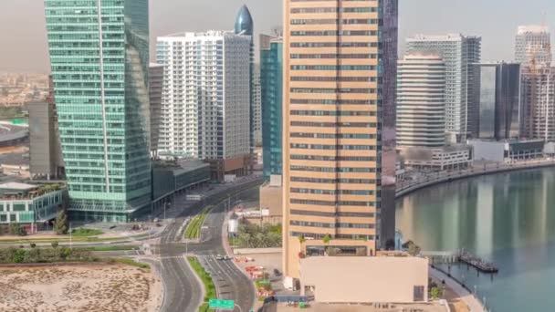 Dubajska Dzielnica Biznesowa Biurowymi Drapaczami Chmur Ruchem Skrzyżowaniu Dróg Lotnicza — Wideo stockowe