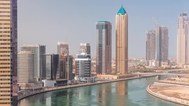 Stadsgezicht Wolkenkrabbers Bouwplaats Van Dubai Business Bay Met Water Kanaal — Stockvideo