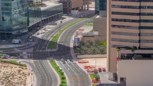 Dubajska Dzielnica Biznesowa Biurowymi Drapaczami Chmur Ruchem Skrzyżowaniu Dróg Przez — Wideo stockowe