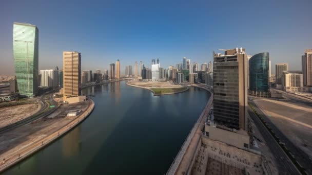 Stadslandschap Panorama Van Wolkenkrabbers Van Dubai Business Bay Met Water — Stockvideo