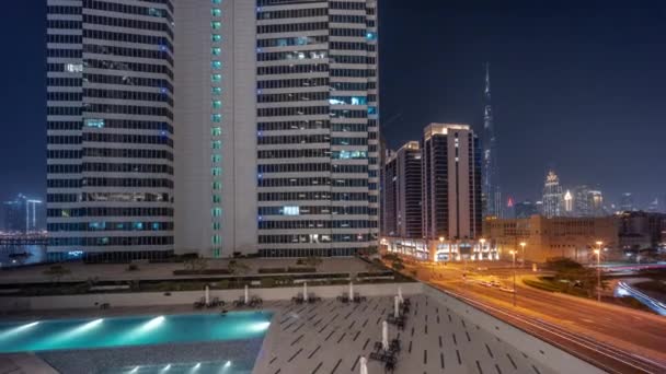 Повітряний Панорамний Вид Дубай Центрі Дифк Хмарочоси Басейном Жвавим Трафіком — стокове відео