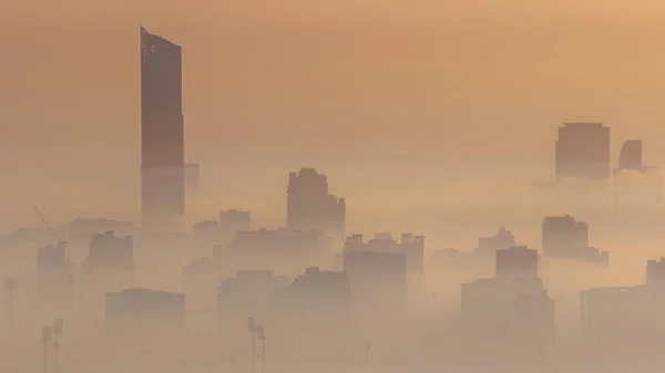 Скайлайн Города Дубай Современными Небоскребами Покрытыми Утренним Туманом Городе Фара — стоковое фото