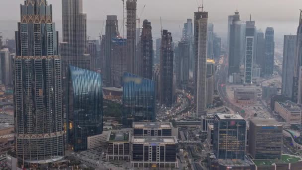 Dubai Şehir Merkezindeki Yüksek Kulelerin Havadan Görüntüsü Ufuk Çizgisi Karayolu — Stok video