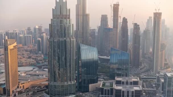 Légi Felvétel Legmagasabb Tornyokról Dubai Belvárosában Autópálya Idősíkjáról Pénzügyi Negyed — Stock videók