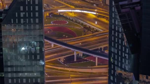 Bussy Ruchu Skrzyżowaniu Wiaduktu Dubaju Śródmieścia Powietrza Nocy Timelapse Wiele — Wideo stockowe