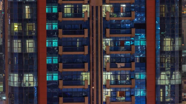 Vista Aérea Nocturna Fachada Ventana Del Edificio Apartamentos Cristal Con — Foto de Stock