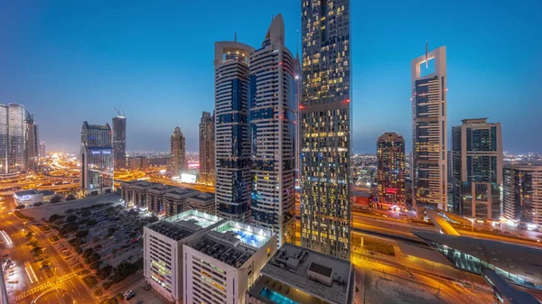 Εναέρια Πανόραμα Της Διεθνούς Οικονομικής Περιοχής Ντουμπάι Πολλούς Φωτισμένους Ουρανοξύστες — Φωτογραφία Αρχείου