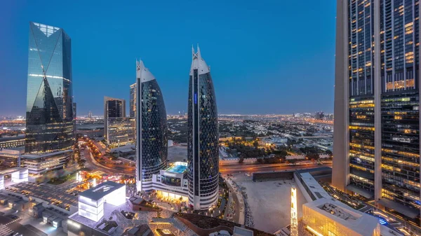 Günbatımından Sonra Dubai Uluslararası Finansal Bölgesi Nin Havadan Görünüşü Birçok — Stok fotoğraf