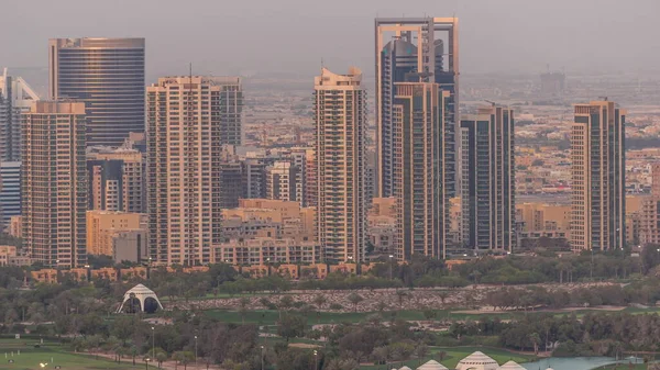 Dubajska Luksusowa Dzielnica Mieszkalna Palmami Timelapse Klubu Golfowego Widok Lotu — Zdjęcie stockowe