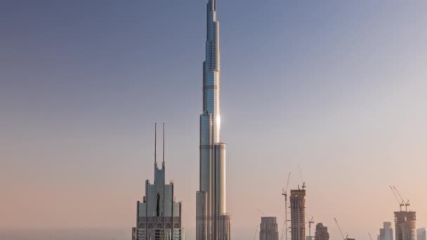 Pemandangan Udara Menara Tertinggi Dengan Refleksi Dari Permukaan Kaca Dubai — Stok Video