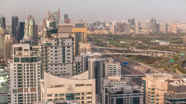 Dubai Luxus Lakónegyedében Golfklub Timelapse Légi Kilátás Tornyok Zöld Közúti — Stock Fotó