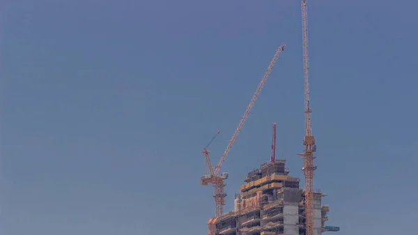 Drapacz Chmur Budowie Dźwigami Timelapse Budynek Nowej Wieży Wielokondygnacyjnej Budowniczymi — Zdjęcie stockowe