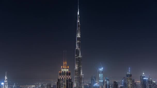 Widok Lotu Ptaka Najwyższych Wież Dubaju Centrum Miasta Gwiaździstym Nocnym — Wideo stockowe