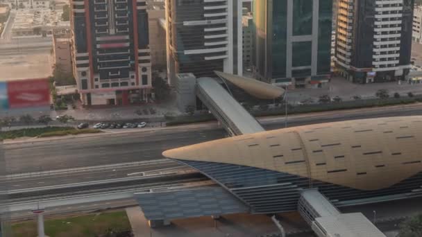 Ocupado Sheikh Zayed Road Timelapse Aéreo Estación Metro Con Ferrocarril — Vídeos de Stock