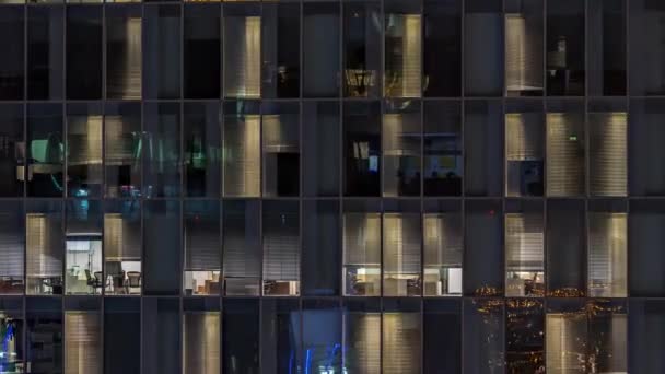 Vista Aérea Nocturna Fachada Ventana Cristal Del Edificio Oficinas Con — Vídeo de stock