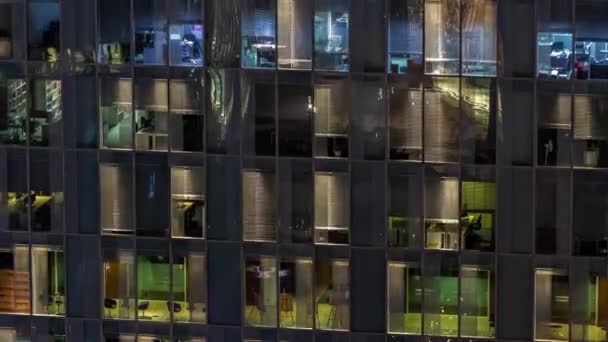 Éjszakai Antenna Kilátás Irodaépület Üveg Panoráma Ablak Homlokzat Megvilágított Munkatermek — Stock videók