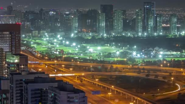 Dubai Lyxigt Bostadsområde Med Golfklubb Natt Timelapse Flygfoto Över Upplysta — Stockvideo