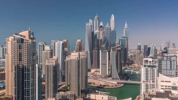 Gün Batımında Uzun Gölgeli Yapay Kanallarla Dubai Marina Nın Yüksek — Stok video