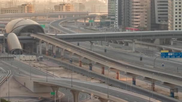 Bâtiment Futuriste Station Métro Dubaï Gratte Ciel Luxe Derrière Dubai — Video