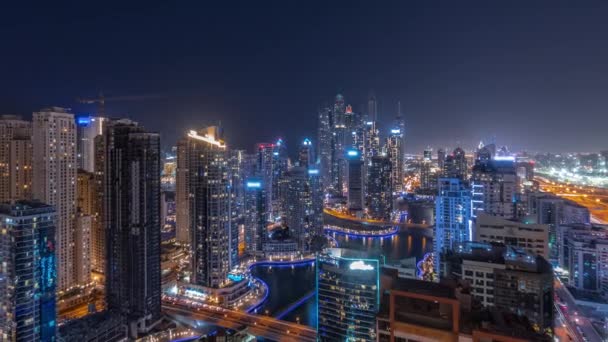 Dubai Marina Hava Sahasının Yüksek Bloğunda Bulunan Çeşitli Gökdelenlerin Panoraması — Stok video