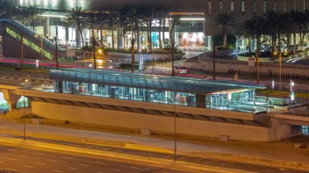 Dubai Tramvay Istasyonunun Dubai Marina Hava Sahasının Arkasındaki Alışveriş Merkezinin — Stok video