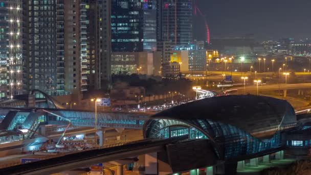 Edificio Futurista Estación Metro Dubai Rascacielos Lujo Detrás Dubai Marina — Vídeo de stock