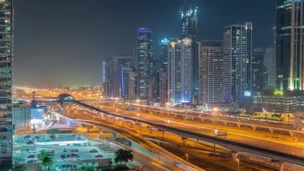 Dubai Marina Verlichte Wolkenkrabbers Sheikh Zayed Weg Met Metro Spoorlijn — Stockvideo